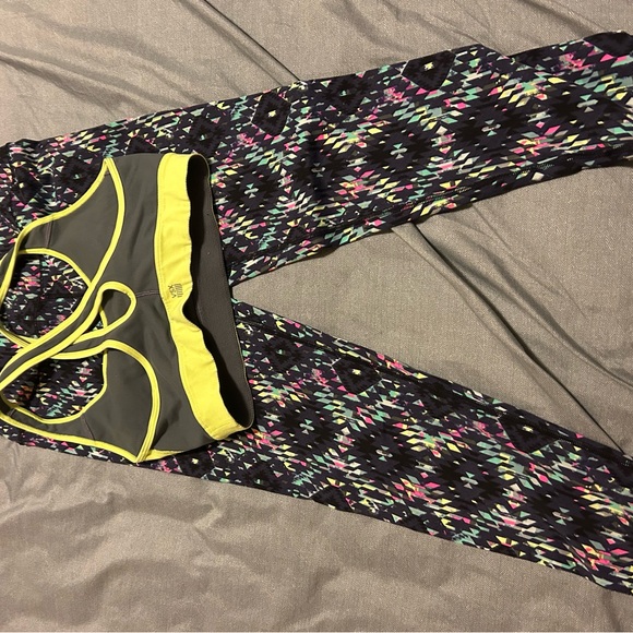 Victoria's Secret VSX Sport Bra and Leggings Set - Picture 2 of 4
